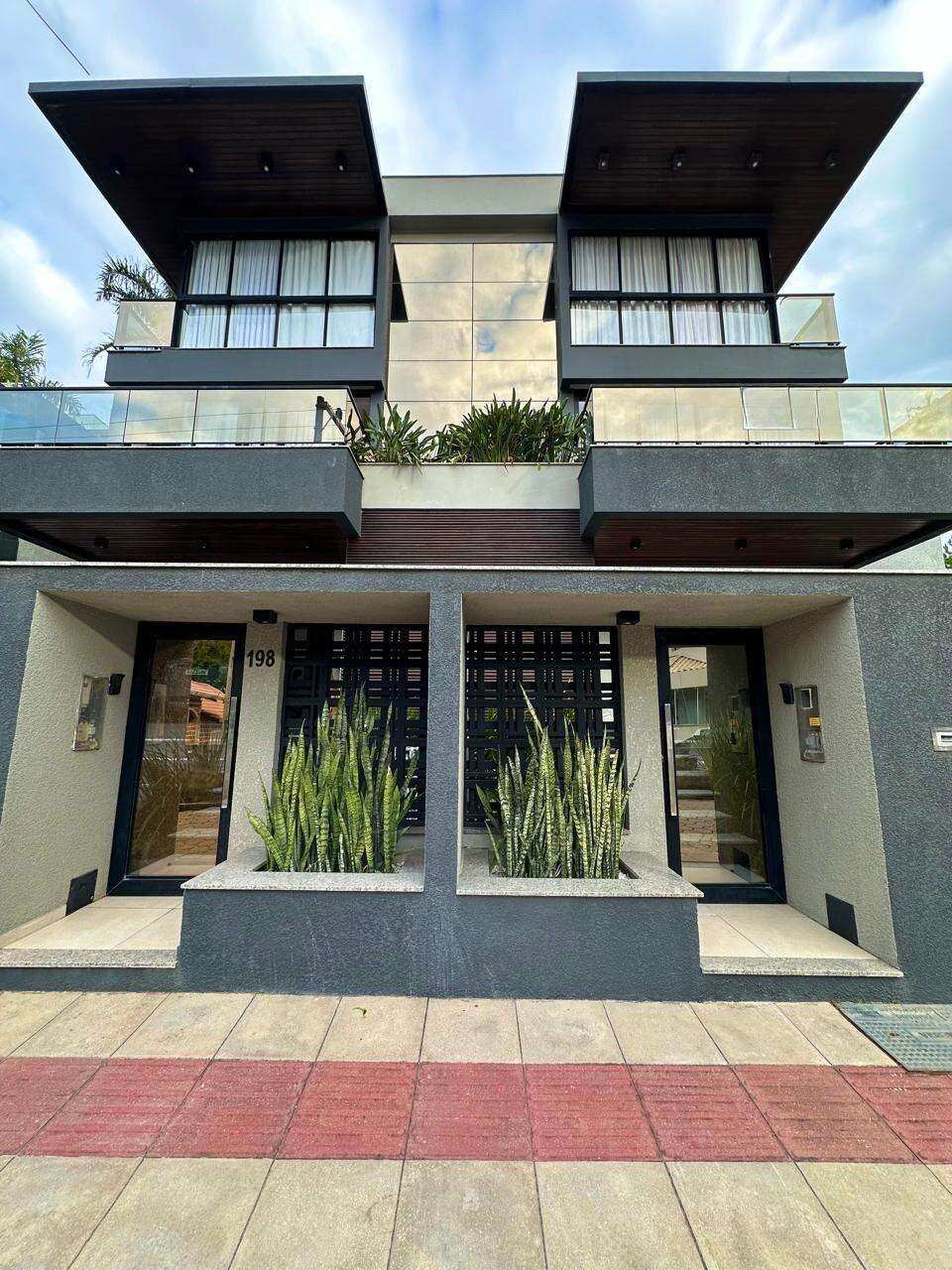 Sobrado à venda com 3 quartos, 200m² - Armação da Piedade,Governador Celso Ramos