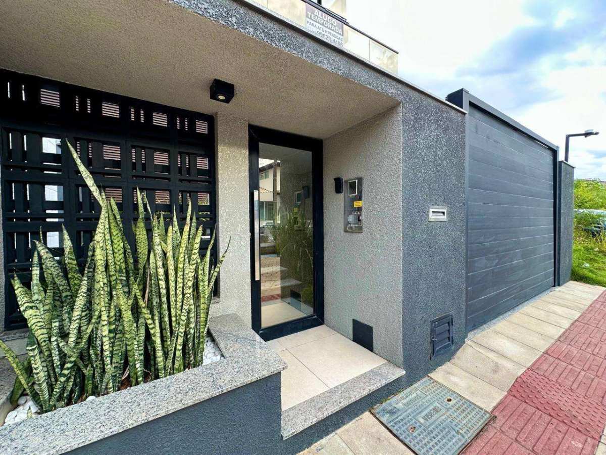 Sobrado à venda com 3 quartos, 200m² - Armação da Piedade,Governador Celso Ramos