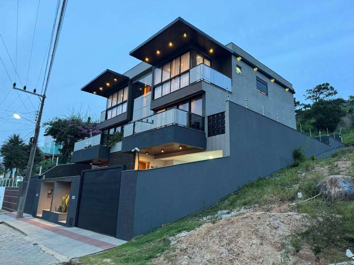 Sobrado à venda com 3 quartos, 200m² - Armação da Piedade,Governador Celso Ramos